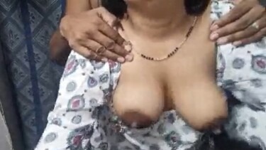 सेक्सी बूब्स वाली दोस्त की बीवी को चोद दिया